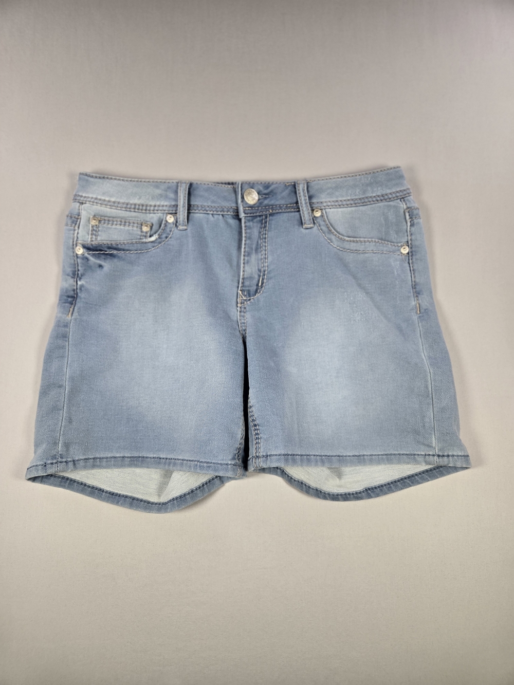 Seven7 Embroidered Pocket Light Wash Denim Jean Shorts Size 10